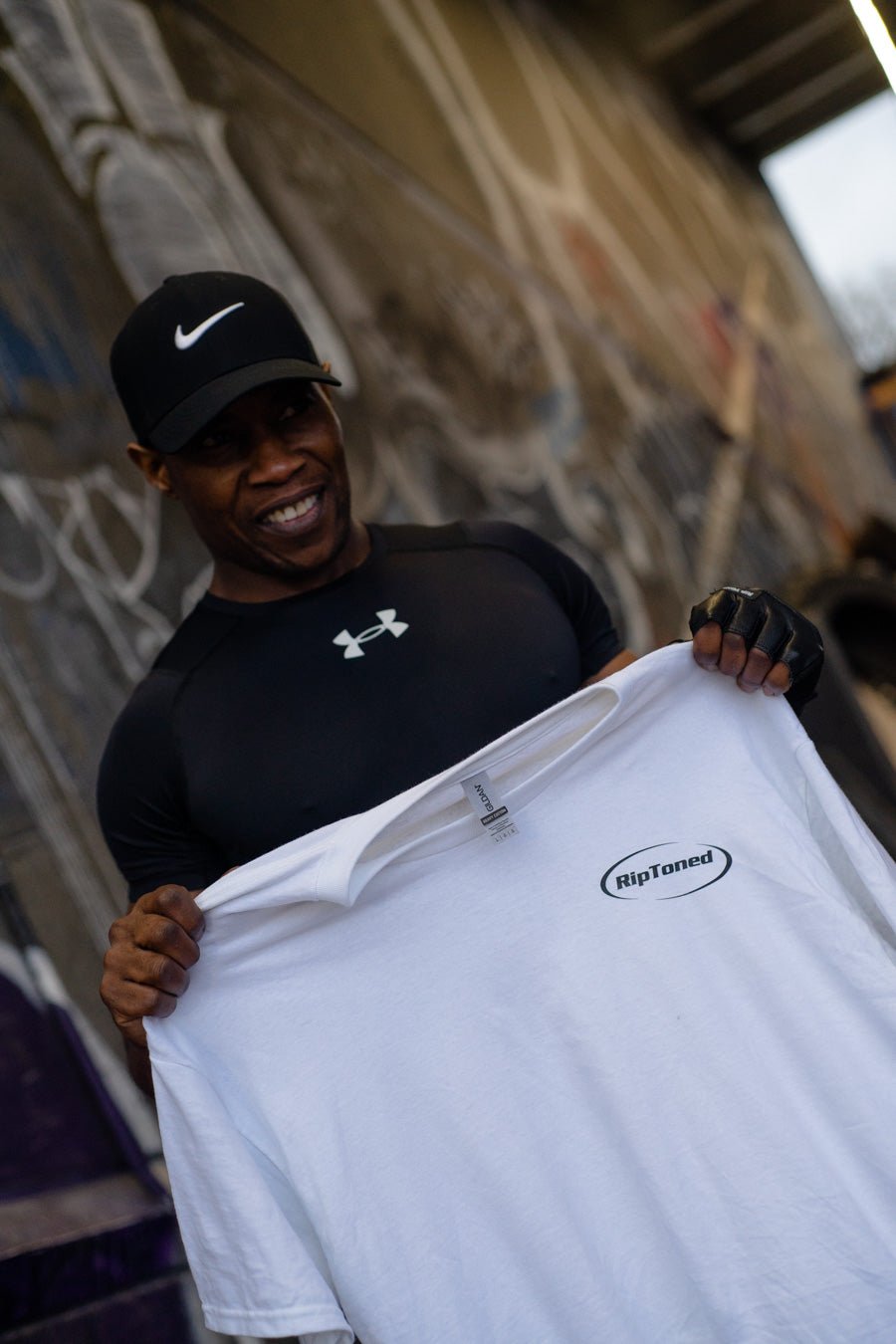 Weightlifting Gloves With Wrist Support: Ultimate Guide - Rip Toned